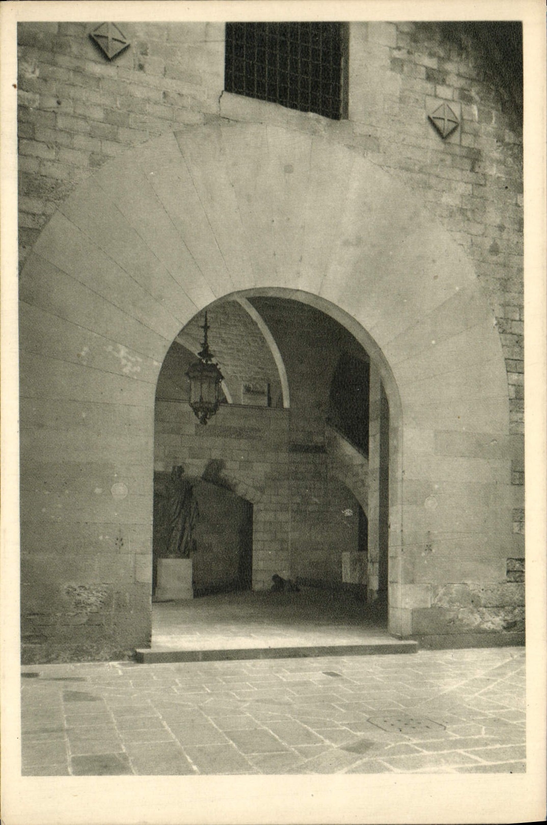 VINTAGE POSTCARD Museo Maritimo Reales Atarazanas Barcelona Portal de Acceso Al REcinto of Pedro IV