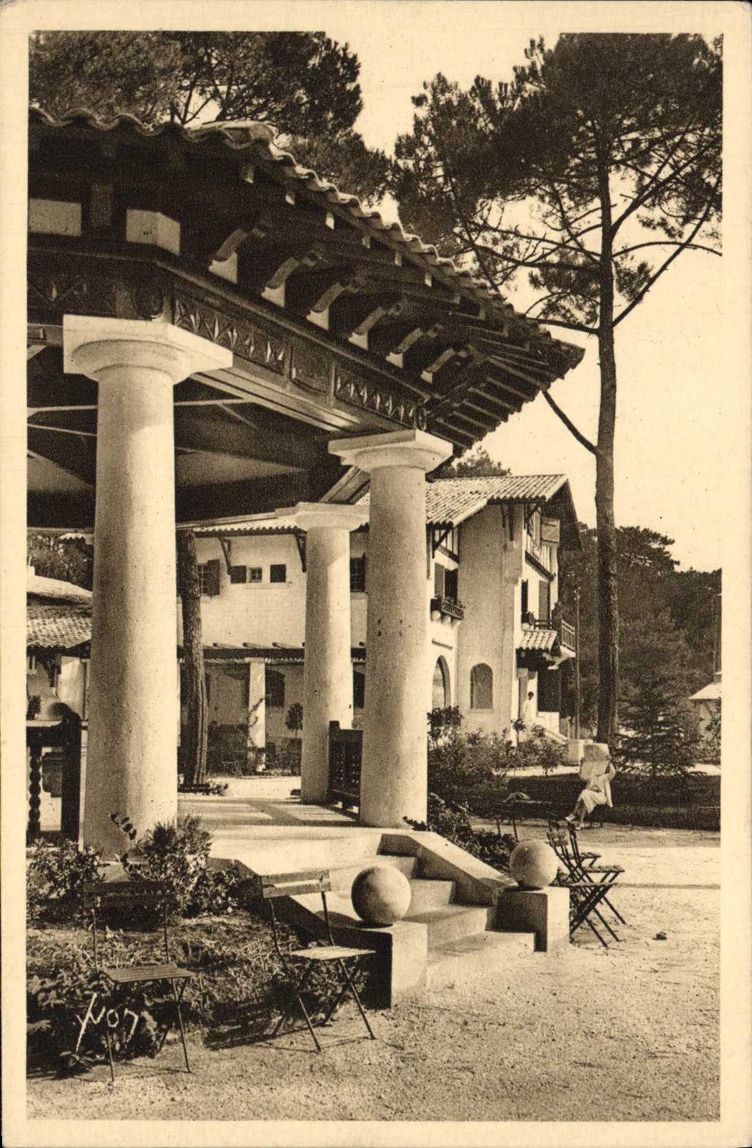 VINTAGE POSTCARD Moulleau Arcachon the Source Sainte Anne