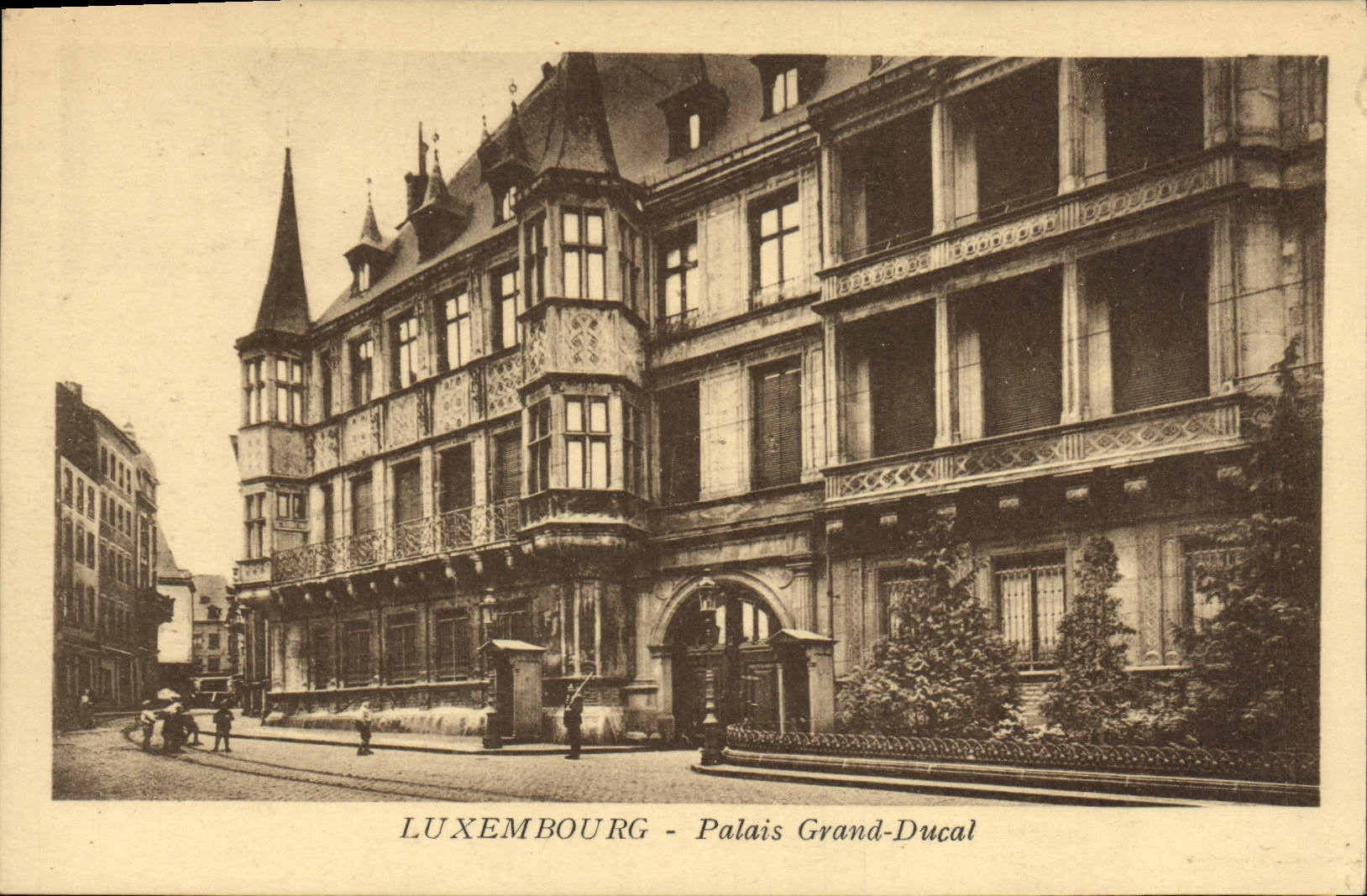 VINTAGE POSTCARD Luxembourg Ducal Large Palate