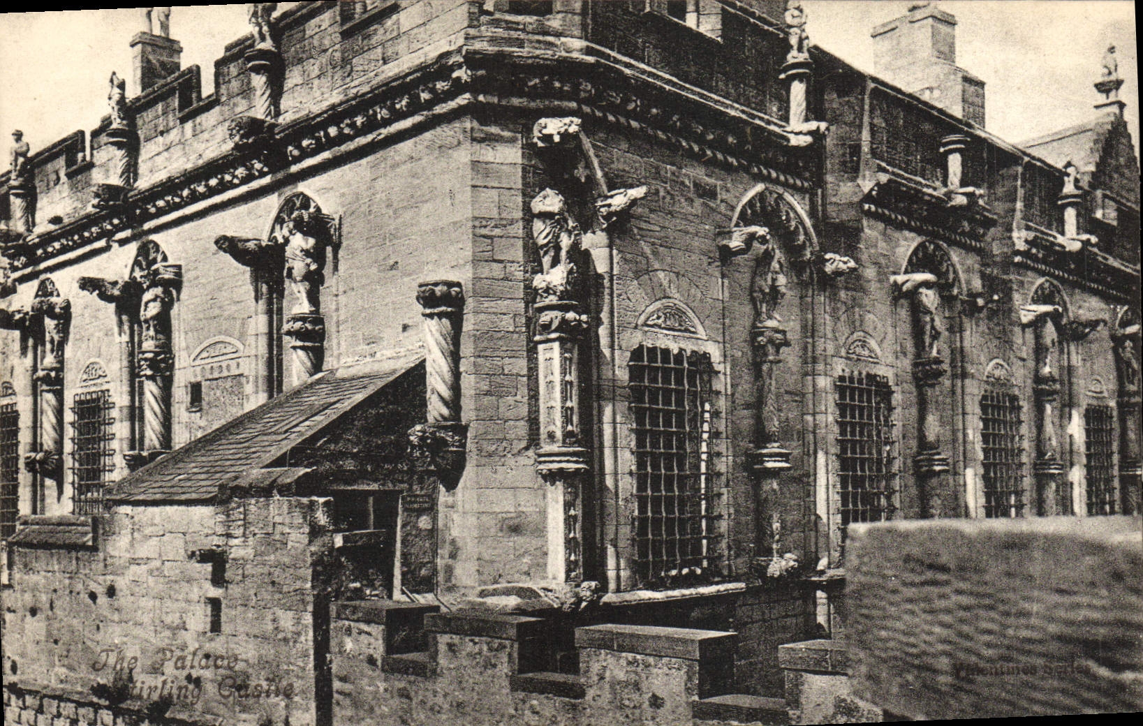 VINTAGE POSTCARD The De luxe hotel Stirling castle