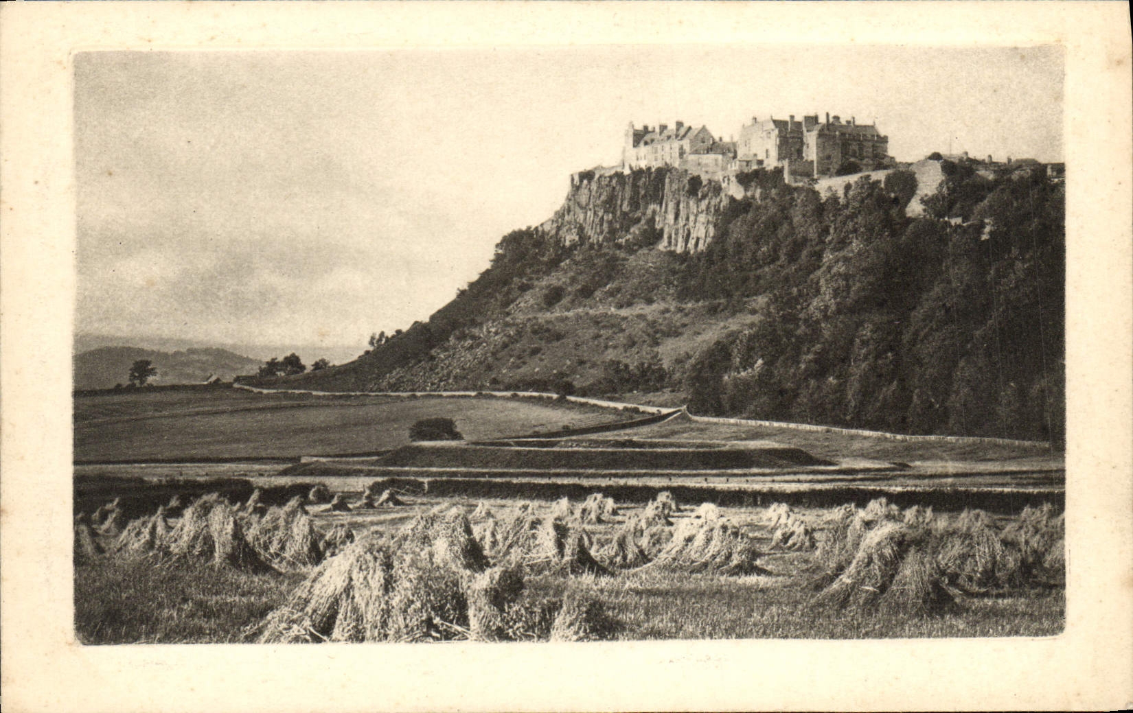 VINTAGE POSTCARD Scotland Castle