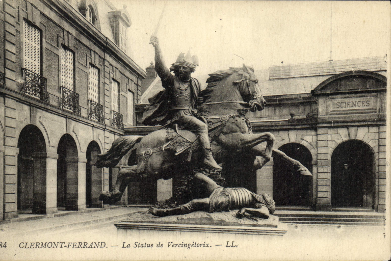 POSTAL Clermont-Ferrand de la VENDIMIA estatua el De Vercingetroix