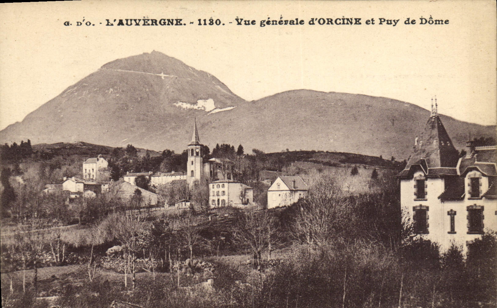 CPA L'Auvergne Vue Generale d'Orcine Et Puy De Dome
