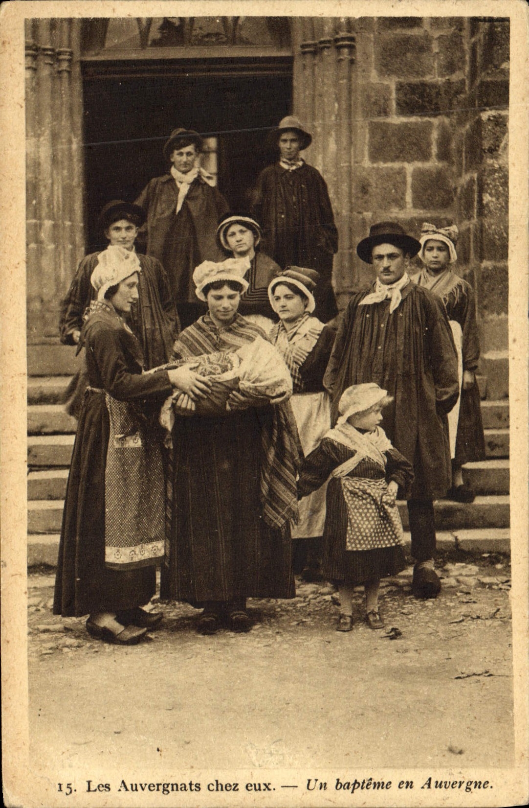CPA Les Auvergnats Chez Eux Un Bapteme En Auvergne Folklore
