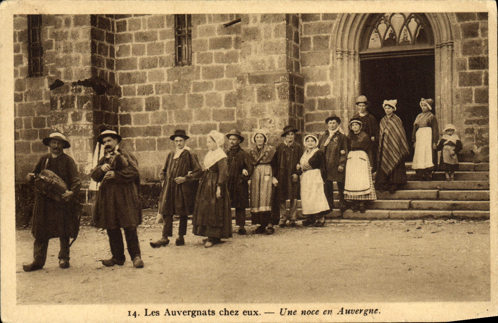 VINTAGE POSTCARD Auvergnats On their premises a Wedding In Auvergne Folklore