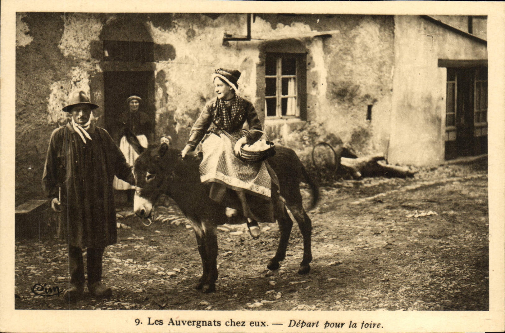 CPA Les Auvergnats Chez Eux Depart Pour La Foire Folklore Ane
