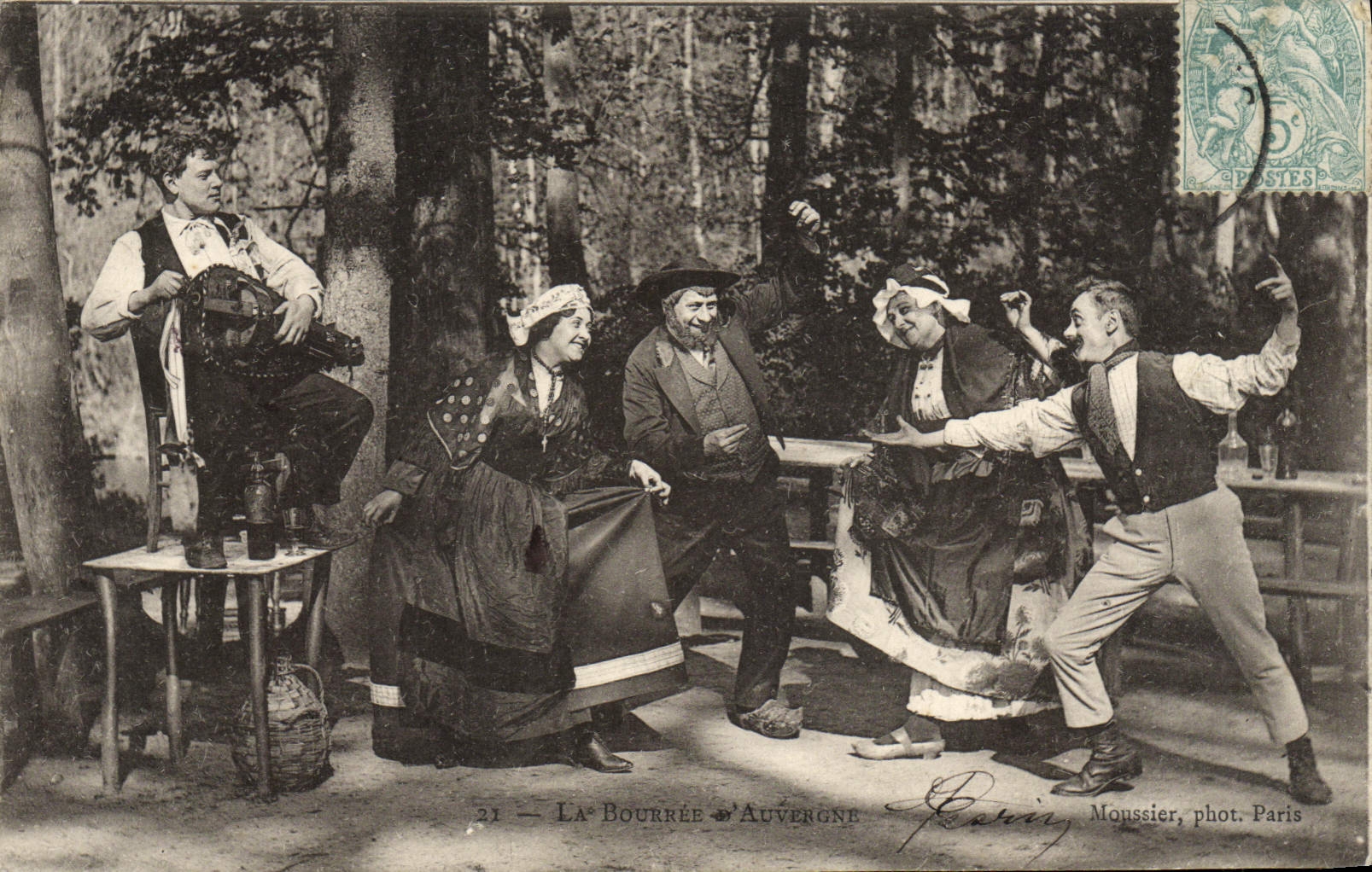 CPA La Bourree Auvergne folklore