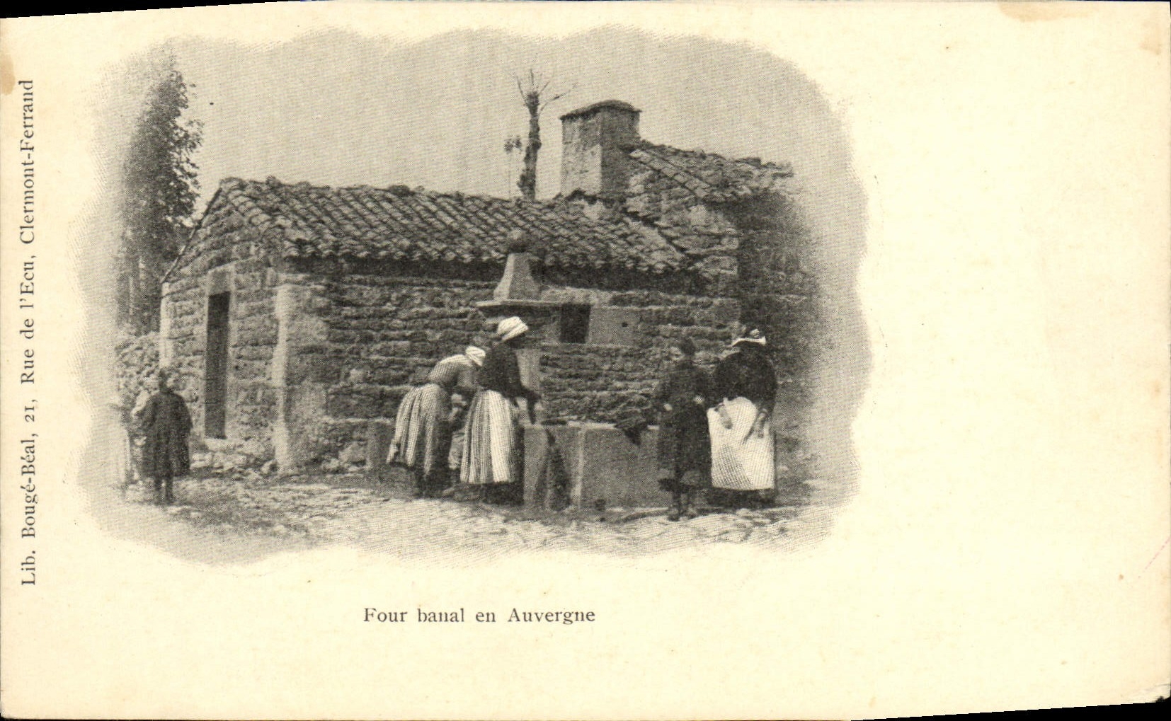 CPA Four Banal En Auvergne Folklore Femmes