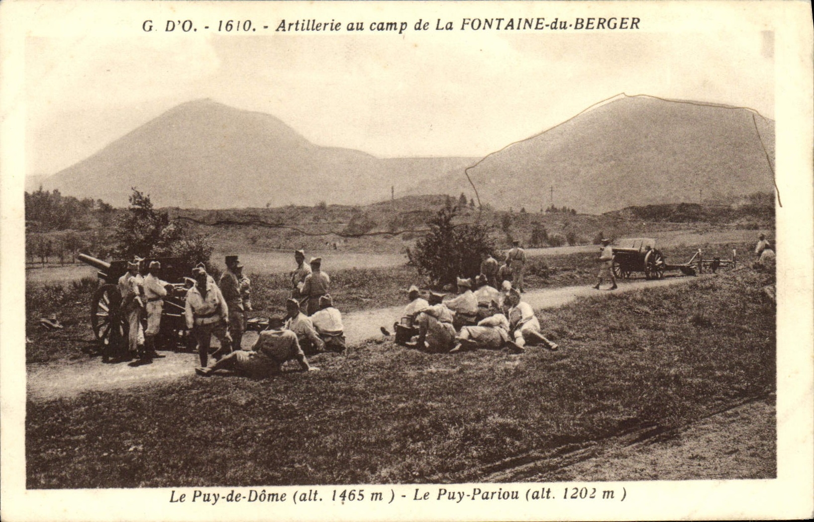 VINTAGE POSTCARD Artillery With the Camp Of the Fountain Of the Shepherd Puy De Dome Puy Pariou Militaria