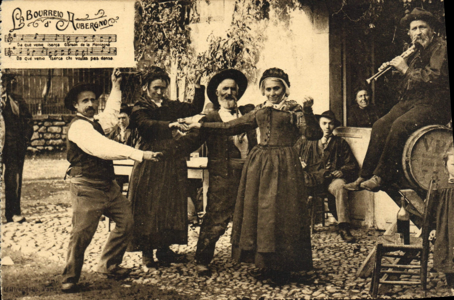 VINTAGE POSTCARD Bourrelo Aubergno Folklore