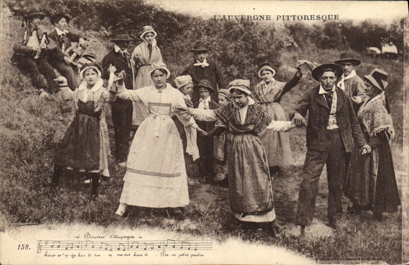 VINTAGE POSTCARD Picturesque Auvergne the faggot Folklore
