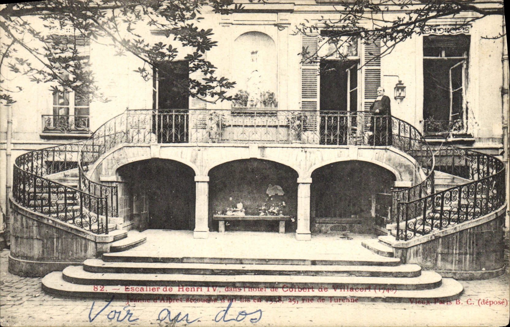 Escalera de París de la POSTAL de la VENDIMIA de Enrique IV en el hotel de Colbert de Villacort