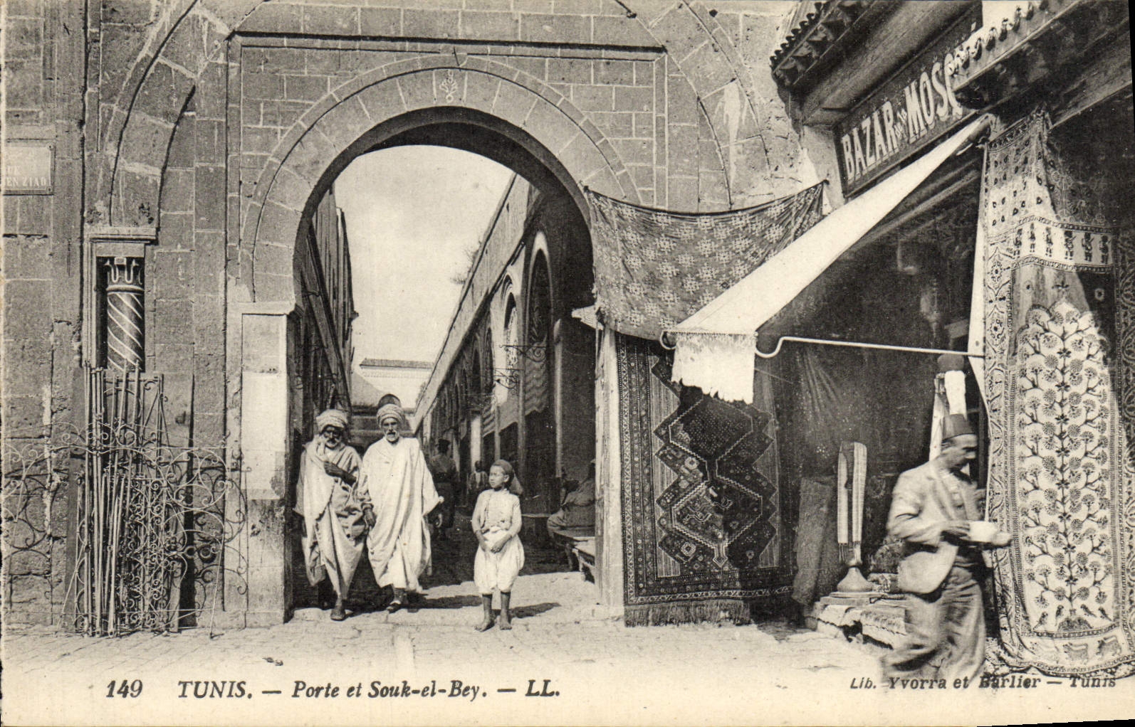 CPA Tunis Porte et Souk le Bey