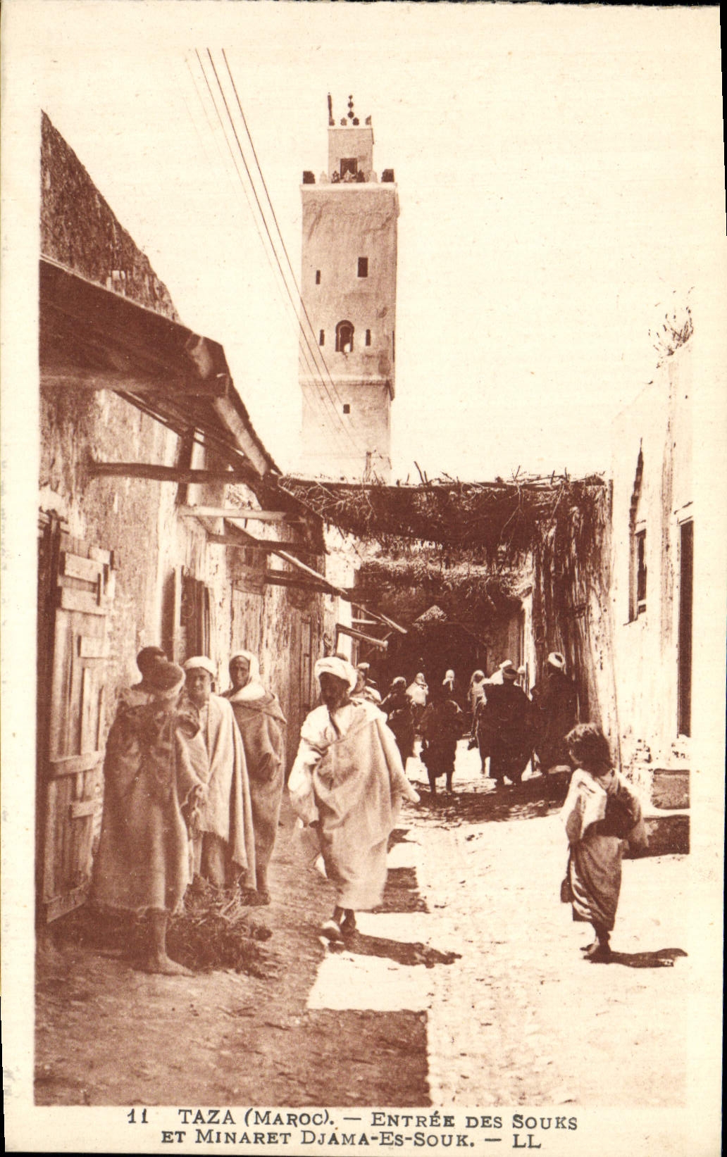 VINTAGE POSTCARD Taza Entered of the souks and minaret Djama Es Souk