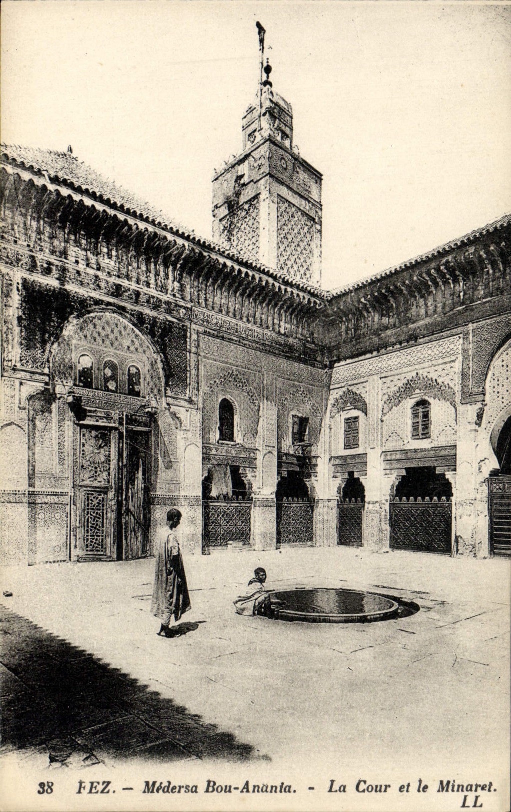 Corte de Fes Medersa Bou Anania de la POSTAL de la VENDIMIA y el alminar