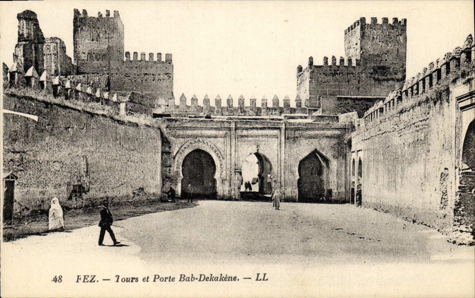 CPA Fez Tours et Porte Bab Dekakene