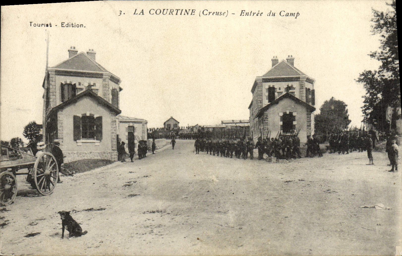 VINTAGE POSTCARD the Courtine Entered of the Militaria Camp