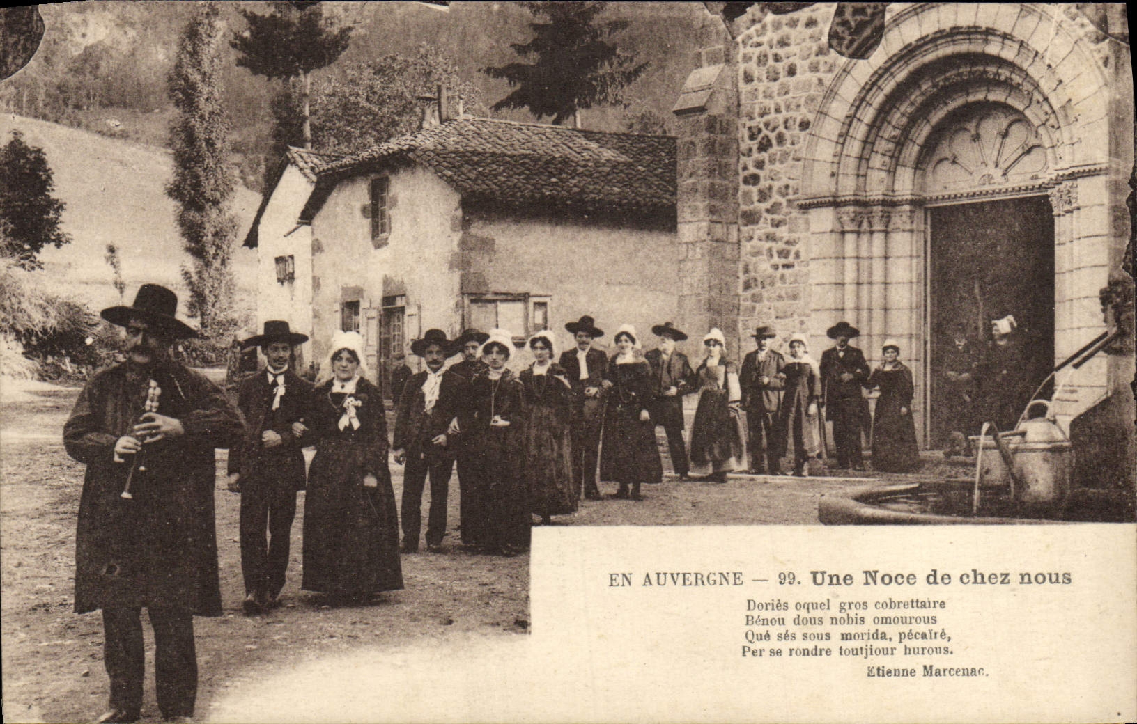 CPA En Auvergne Une Noce De Chez Nous Folklore