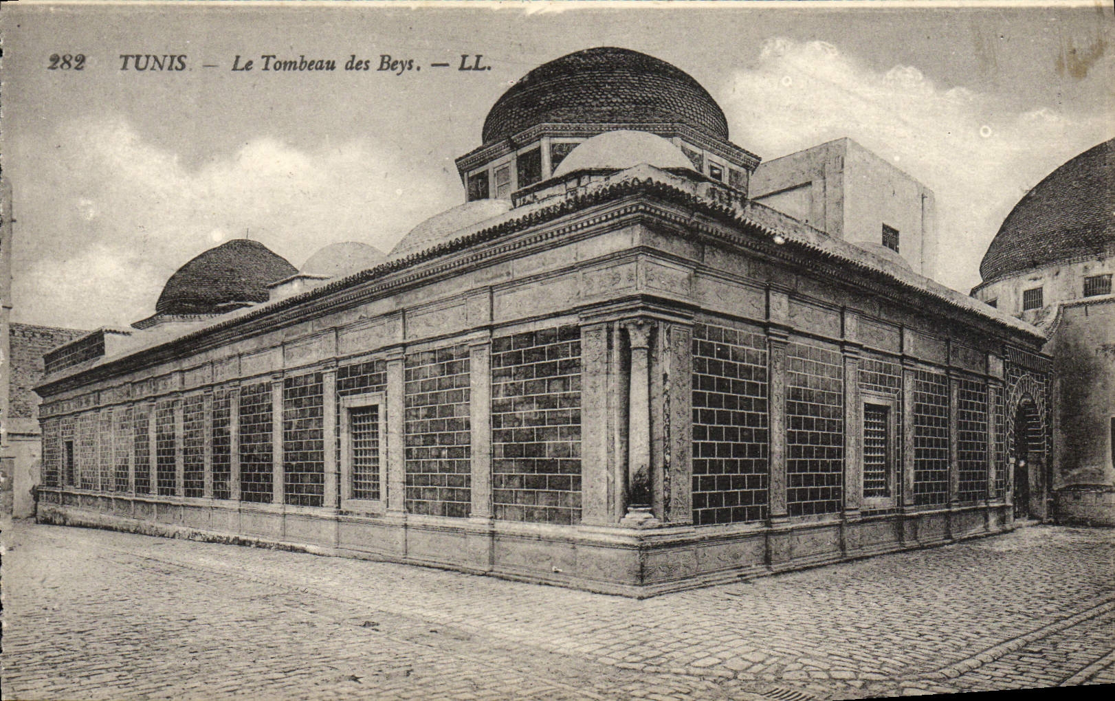 VINTAGE POSTCARD Tunis the Tomb Of the Beys
