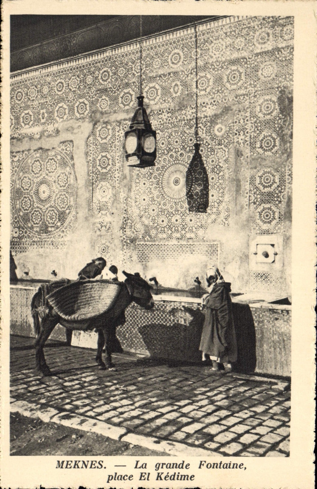 VINTAGE POSTCARD Meknes the Large Fountain Places El Kedime
