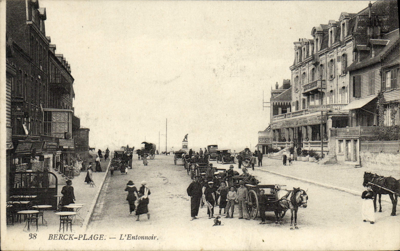VINTAGE POSTCARD Berck Beach the Funnel Coach Horse Barouche