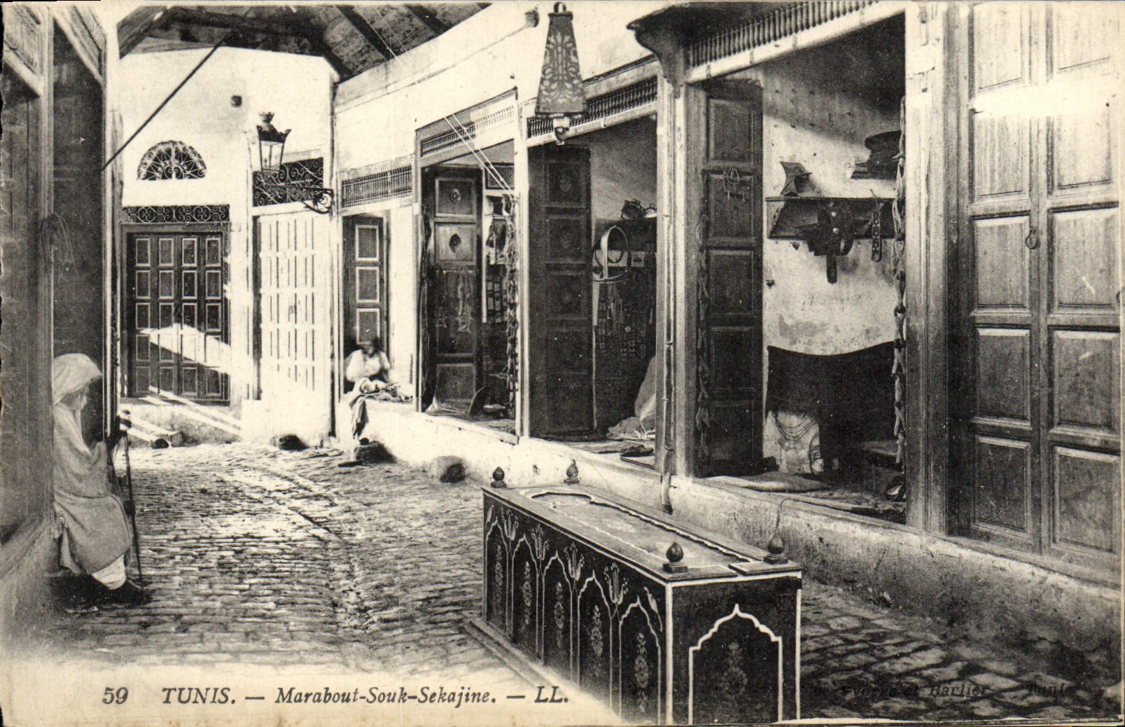 VINTAGE POSTCARD Tunis Marabout Sekajine Souk