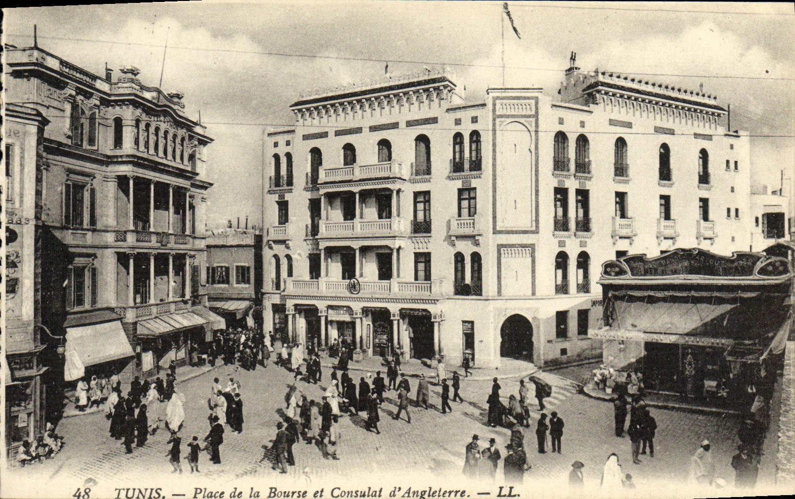 CPA Tunis Place De La Bourse Et Consulat d'Angleterre
