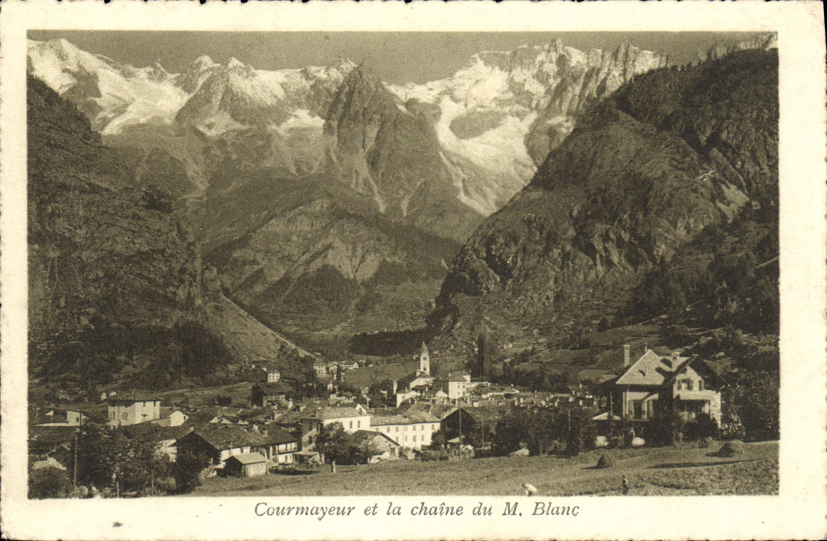 CPA Courmayeur Et La Chaine De M Blanc