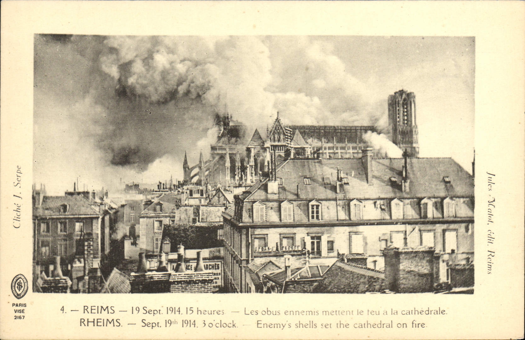 CPA Reims Les Obus Ennemis mettent le feu a la cathedrale Militaria