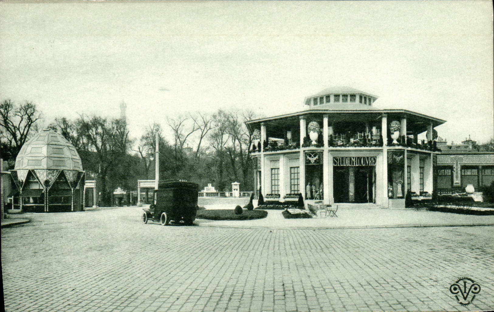 VINTAGE POSTCARD Esplanade Of the Paris Invalids