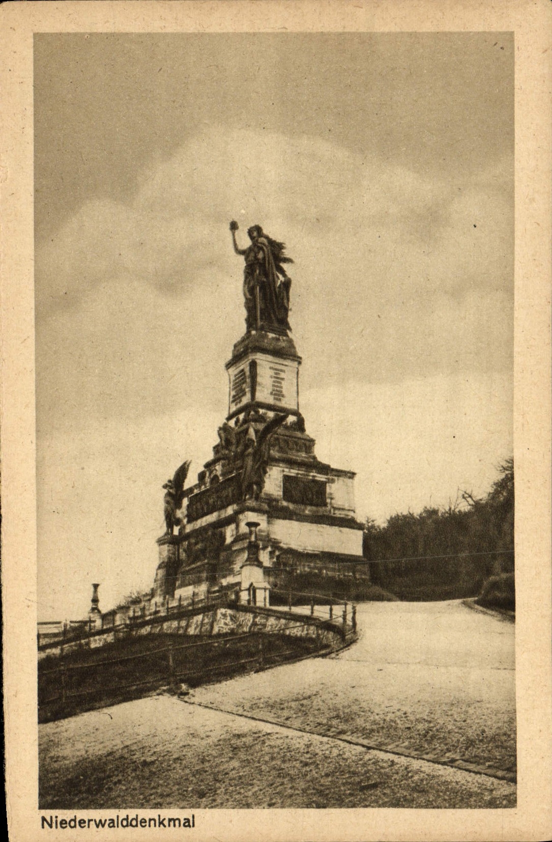 VINTAGE POSTCARD Niederwalddenkmal