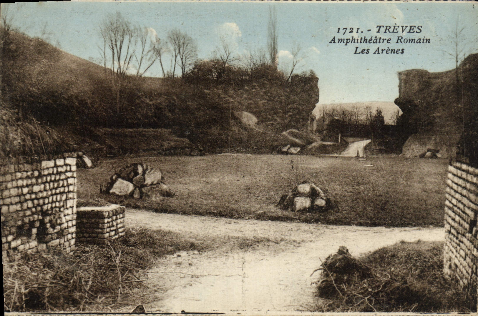 VINTAGE POSTCARD Truces Romain Amphitheater the Arena