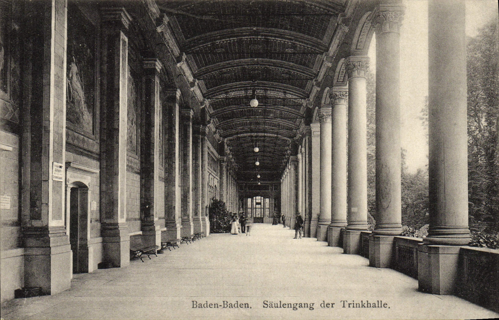 CPA Baden Baden Saulengang Der Trinkhalle