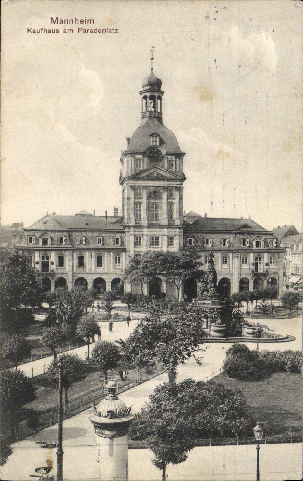 VINTAGE POSTCARD Mannheim Kaufhaus Am Paradeplatz
