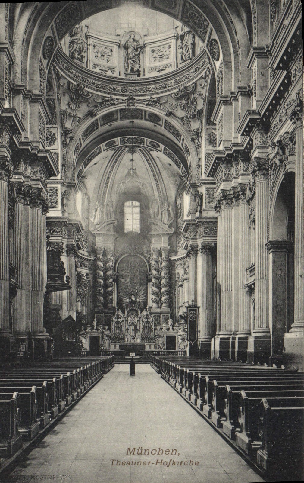 VINTAGE POSTCARD Munchen Theatiner Hofkirche