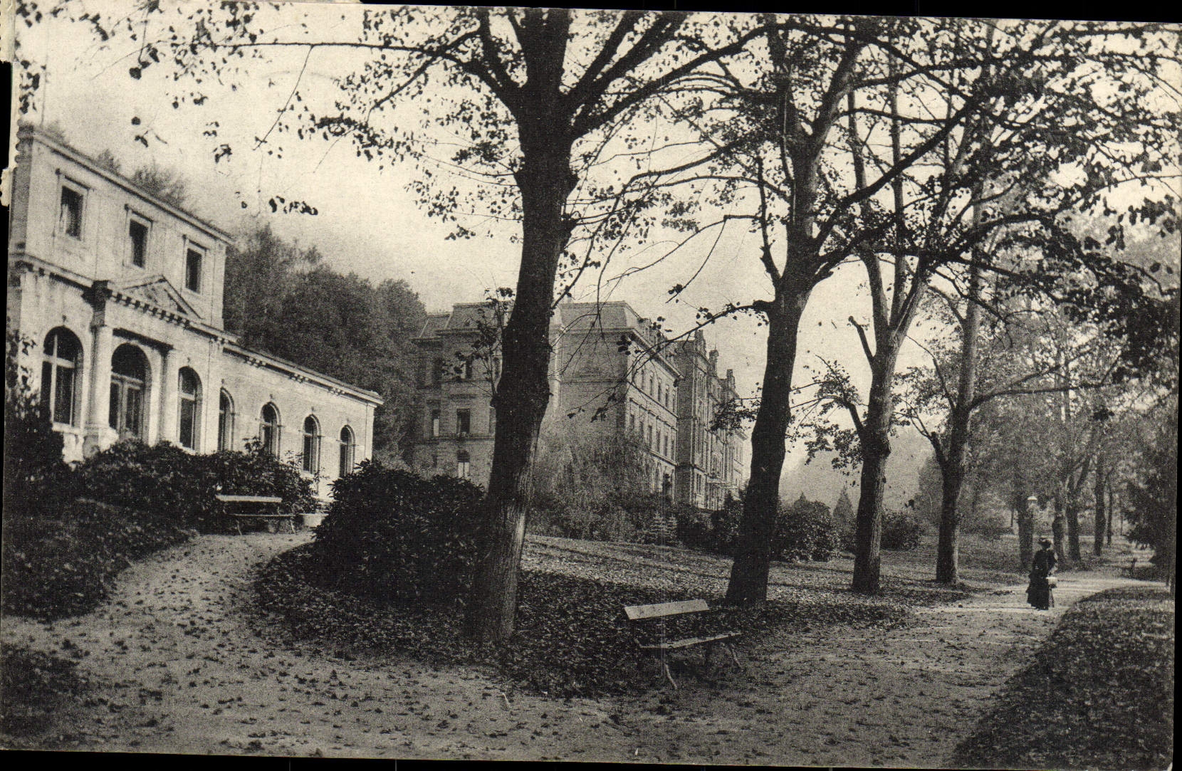 VINTAGE POSTCARD Baden Baden Seufzerallee MIT Inhalatirum Und Landesdad