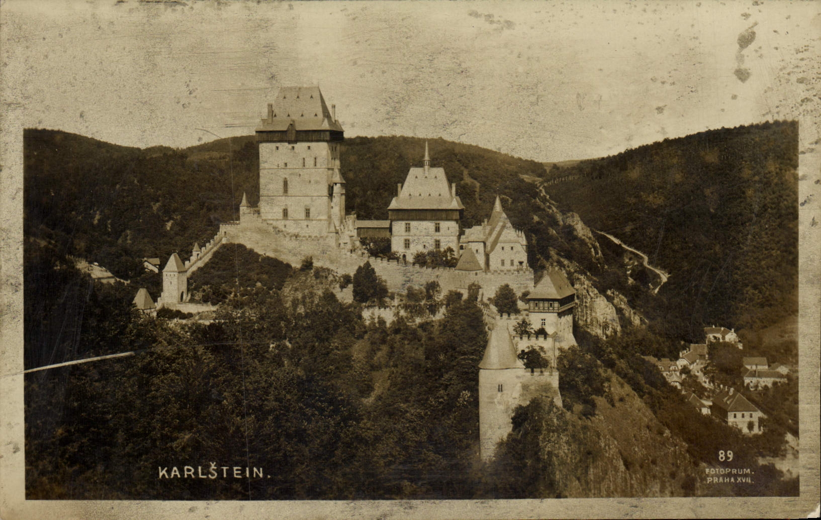 VINTAGE POSTCARD Karlstein