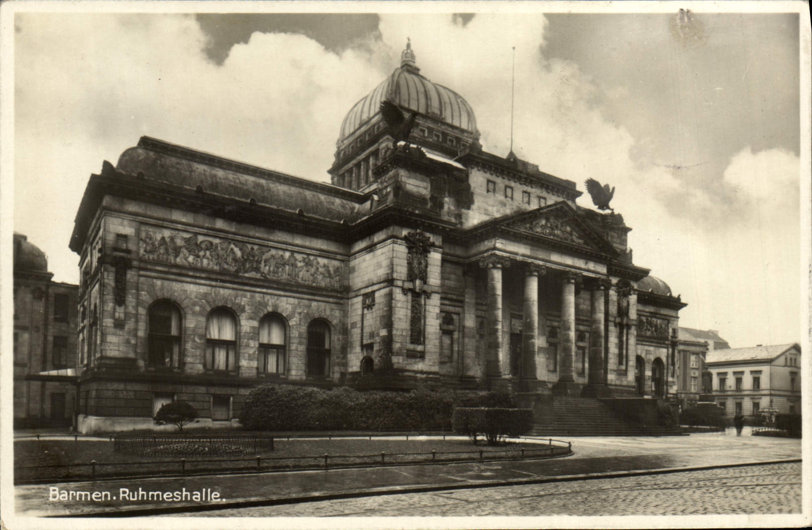 VINTAGE POSTCARD Ruhmeshalle Barmen