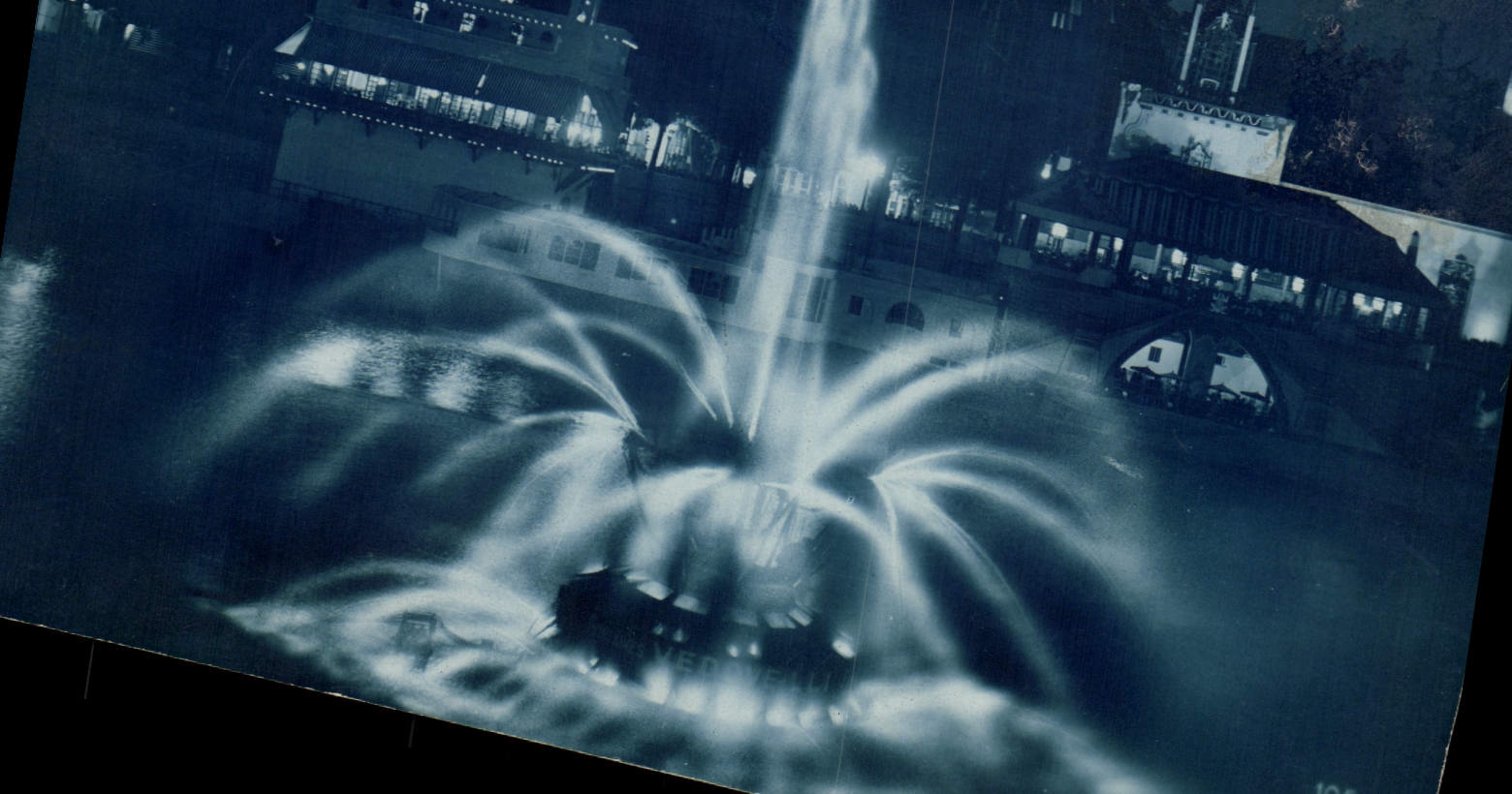 CPA Paris Exposition des Arts Decoratifs Vue de nuit