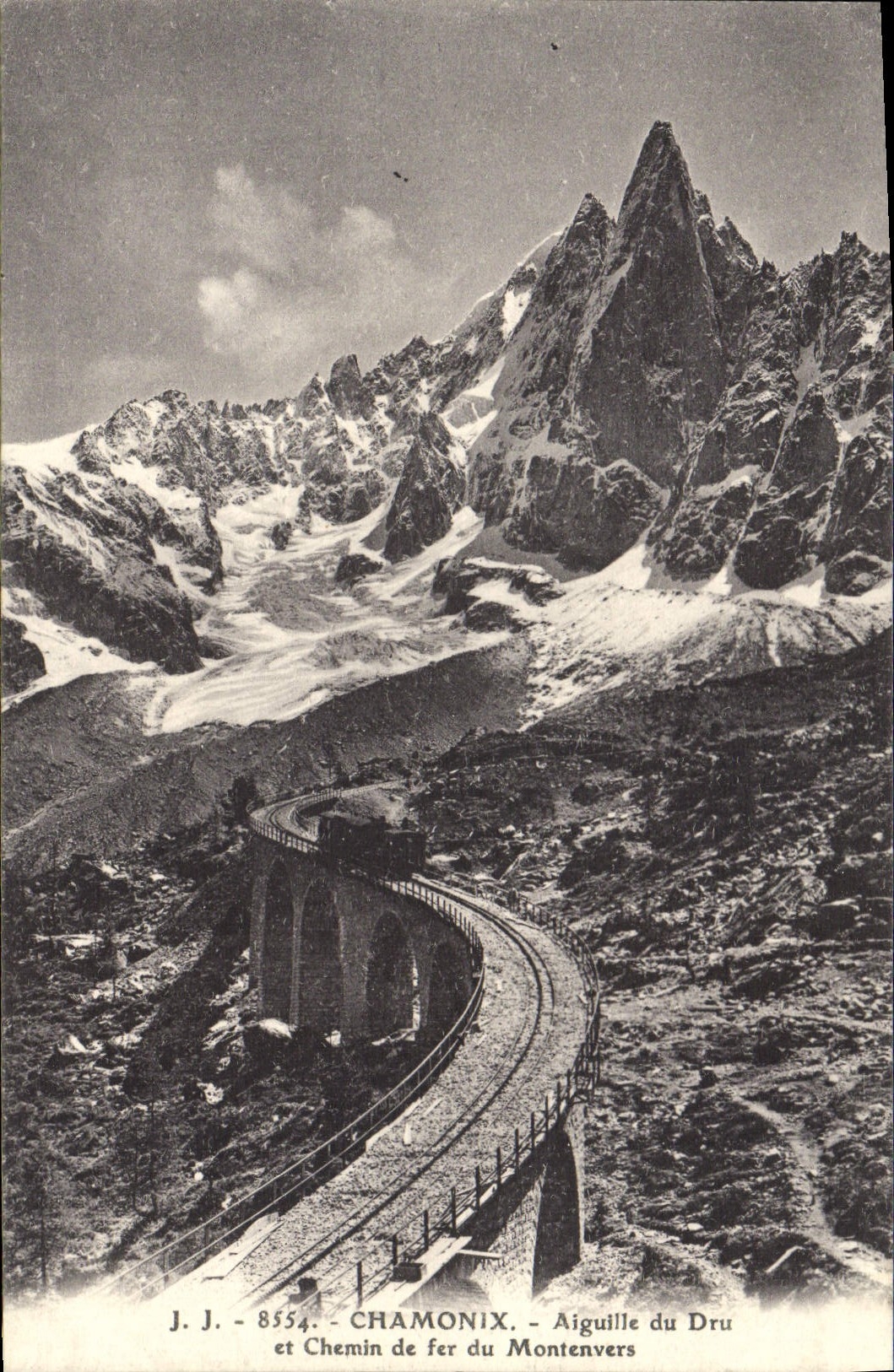 CPA Chamonix Aiguille du Dru et Chemin de Fer du Montenvers Train