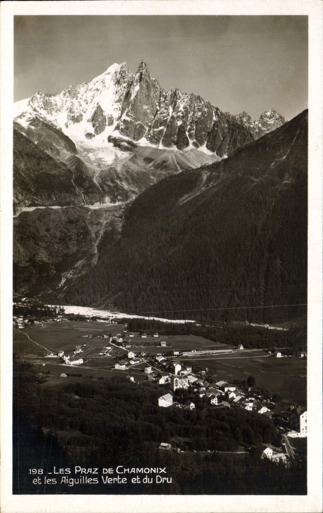 CPA Chamonix Les Praz De et les Aiguilles Verte et du Dru