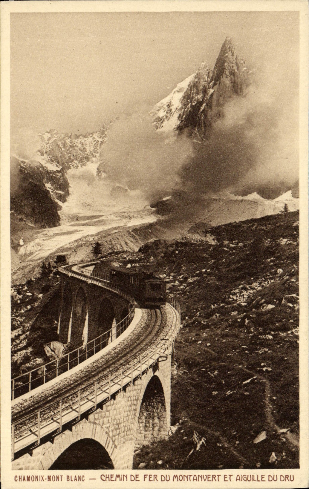 El hierro de la manera de Chamonix Mont Blanc de la POSTAL de la VENDIMIA de Montanvert y Aiguille entrenan densamente