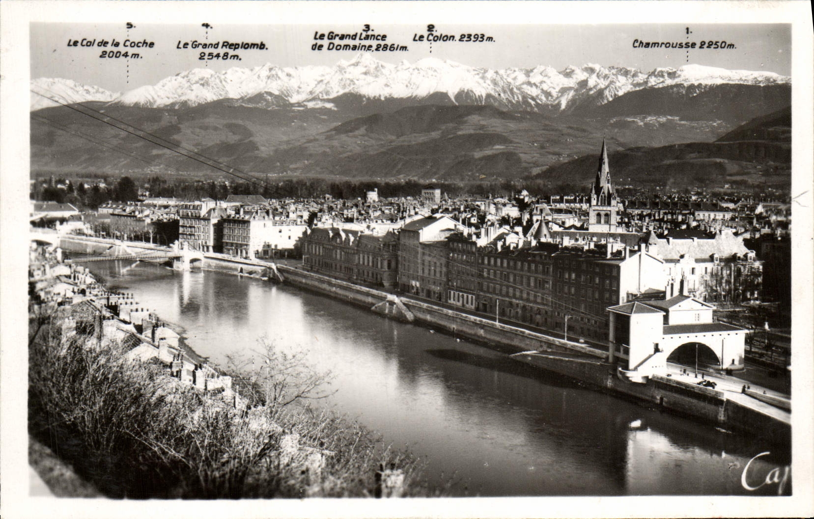 CPA Grenoble Vue generale et les Alpes