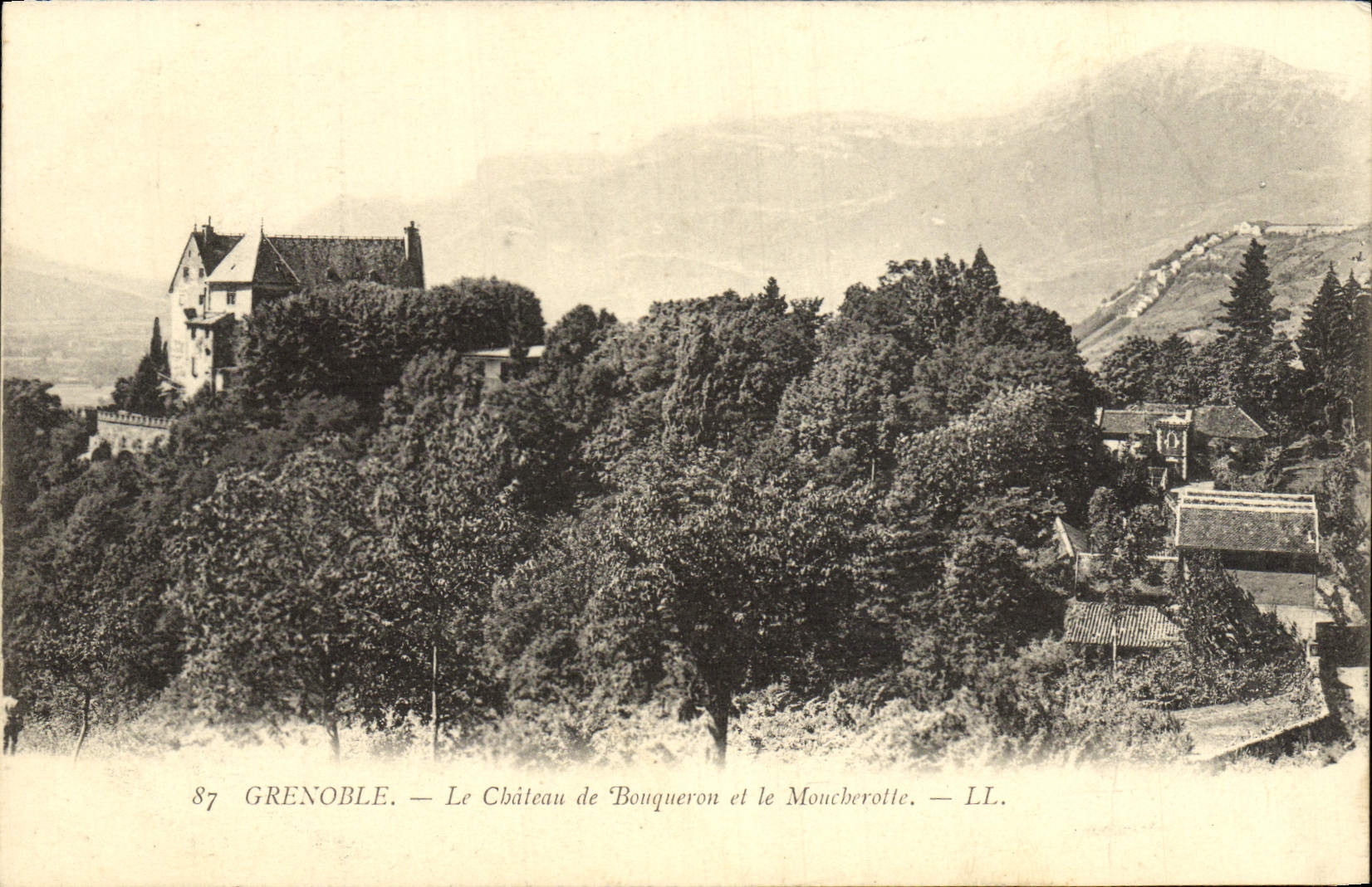 CPA Grenoble Le Chateau de Bouqueron et le Moucherotte