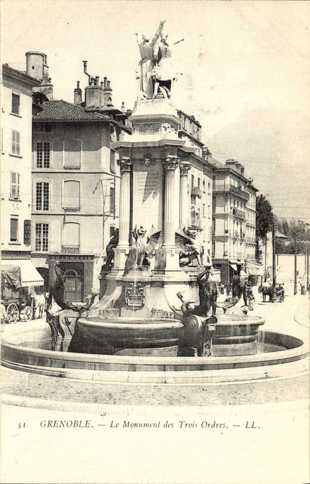 CPA Grenoble Le Monument des Trois Ordres