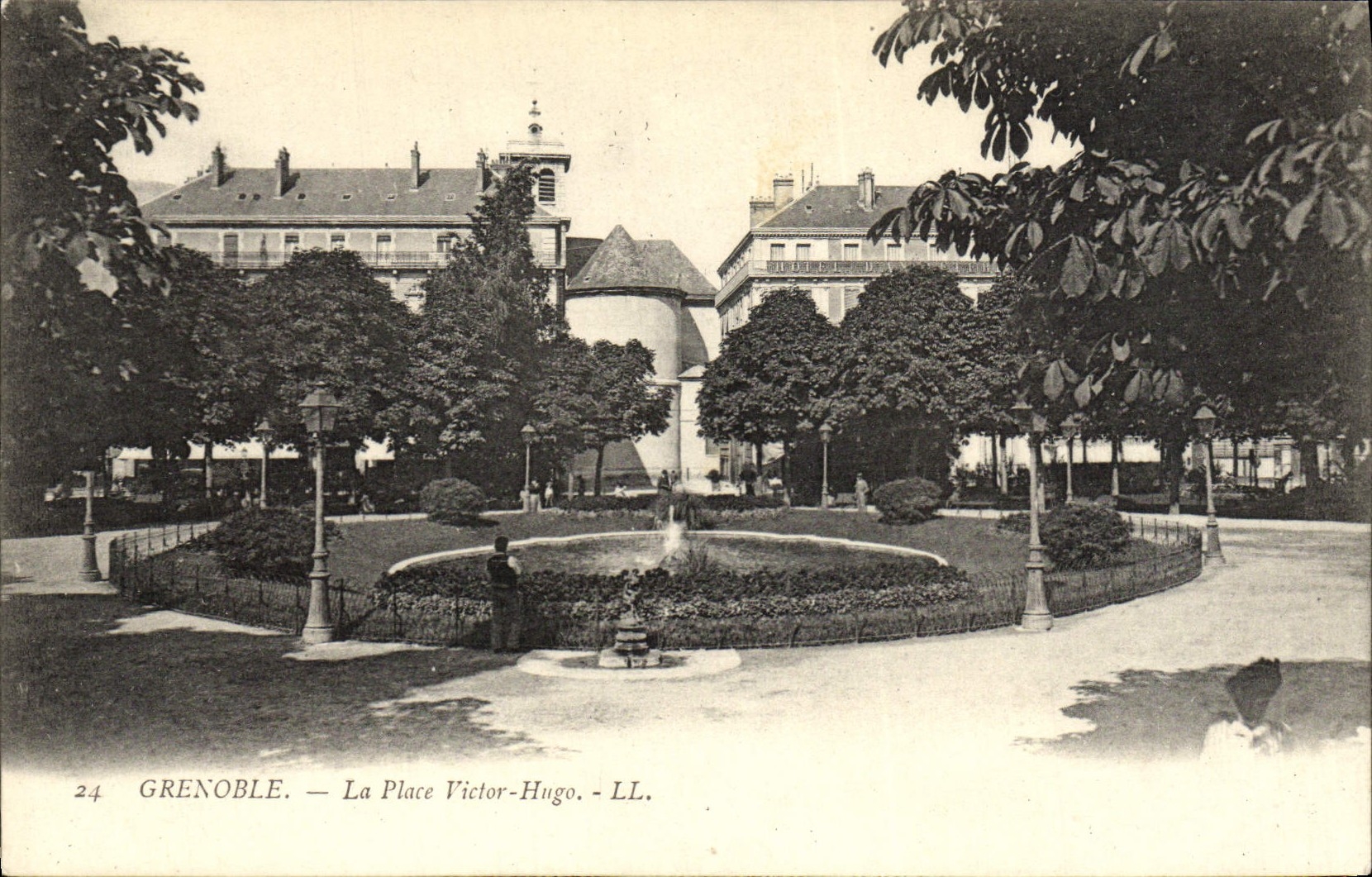 POSTAL Grenoble de la VENDIMIA el lugar Victor Hugo