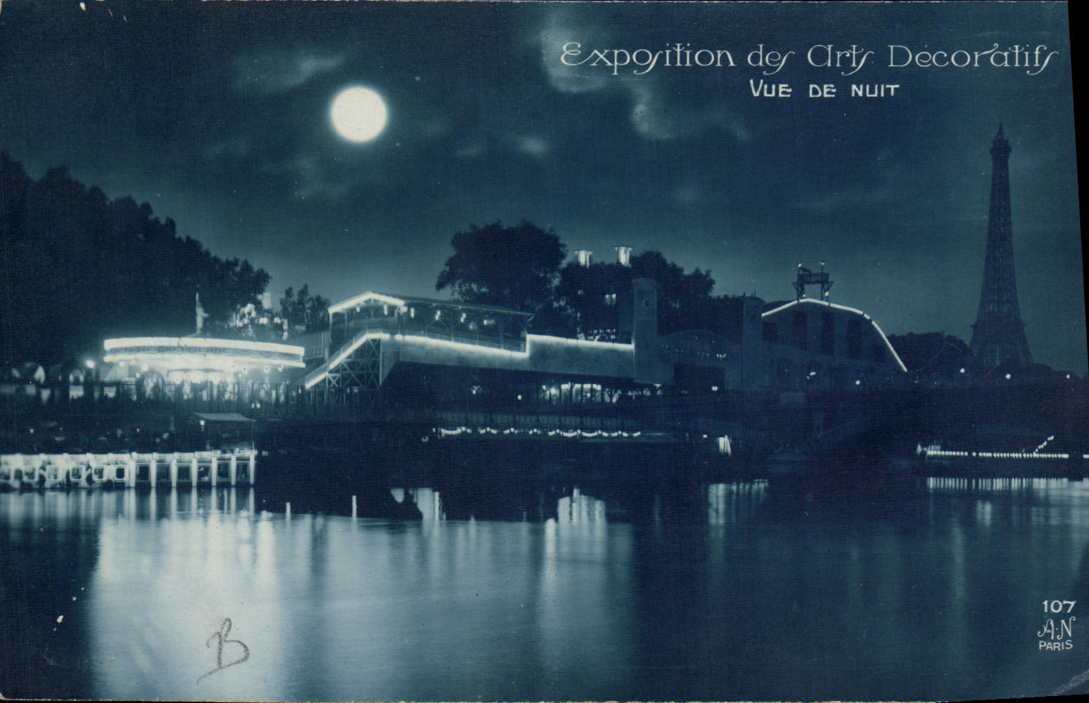 CPA Paris Exposition des Arts Decoratifs Vue de nuit Tour Eiffel