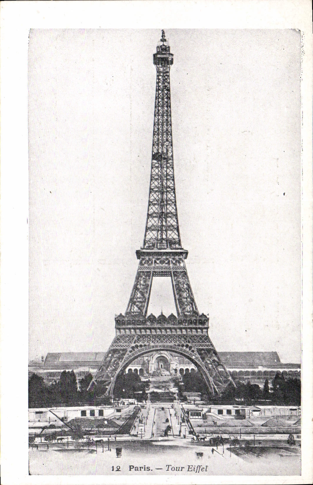 CPA Paris La tour Eiffel 