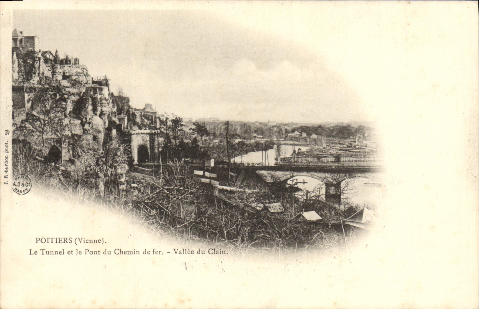 CPA Poitiers Le tunnel et le pont de chemin de fer Vallee du Clain