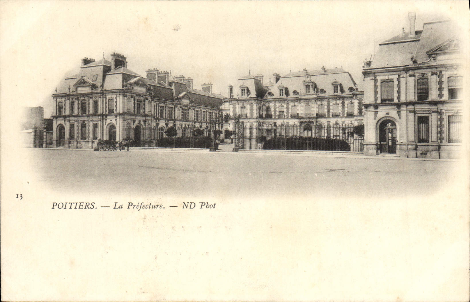 CPA Poitiers La Prefecture